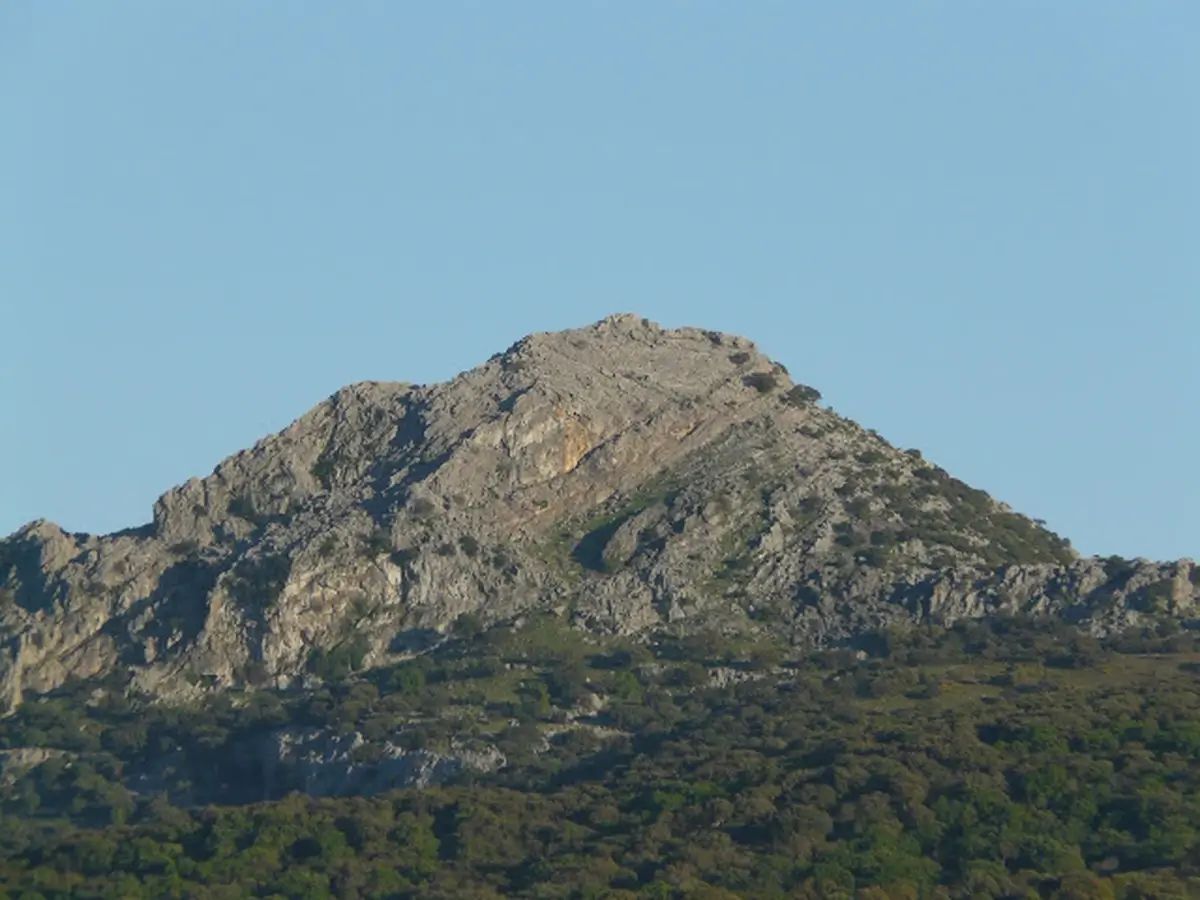 Relieve rocoso del cerro del Berrueco en el entorno de Medina Sidonia